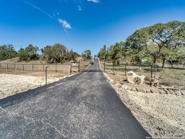 686 ASTRAL PT, Spring Branch, TX 78070