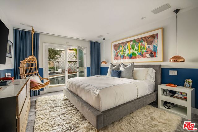 2137 Sunset Plaza Drive, Los Angeles, CA 90069