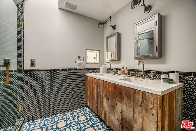 2137 Sunset Plaza Drive, Los Angeles, CA 90069