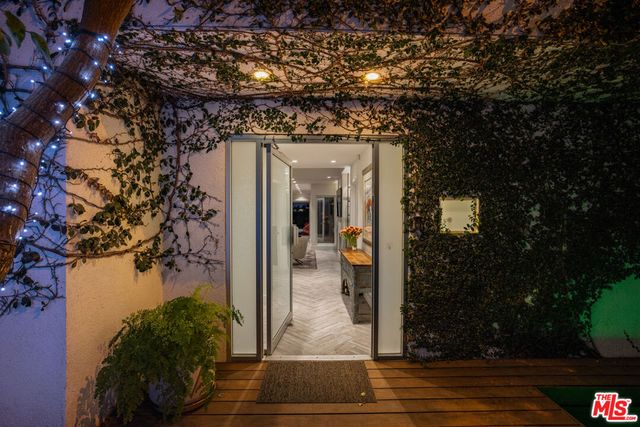 2137 Sunset Plaza Drive, Los Angeles, CA 90069
