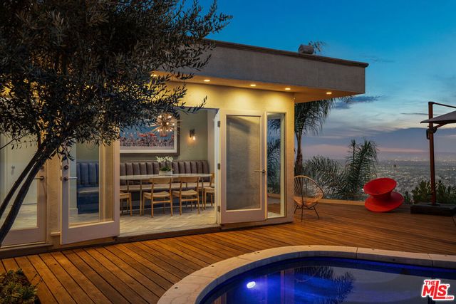 2137 Sunset Plaza Drive, Los Angeles, CA 90069