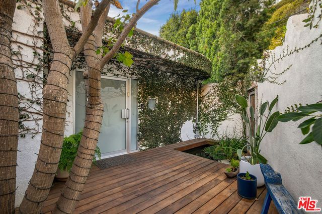 2137 Sunset Plaza Drive, Los Angeles, CA 90069