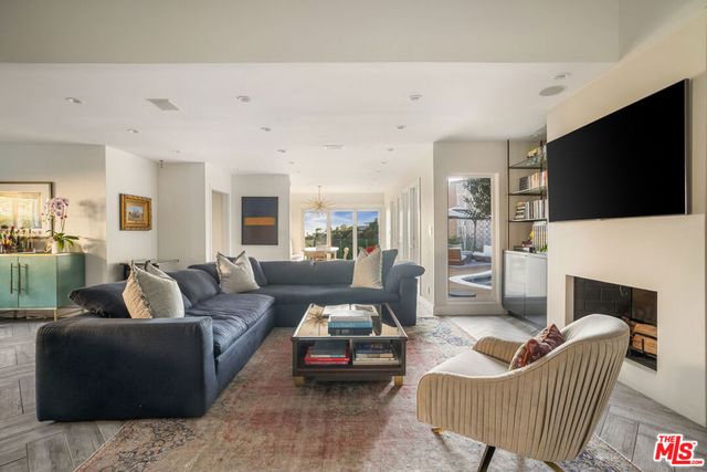 2137 Sunset Plaza Drive, Los Angeles, CA 90069