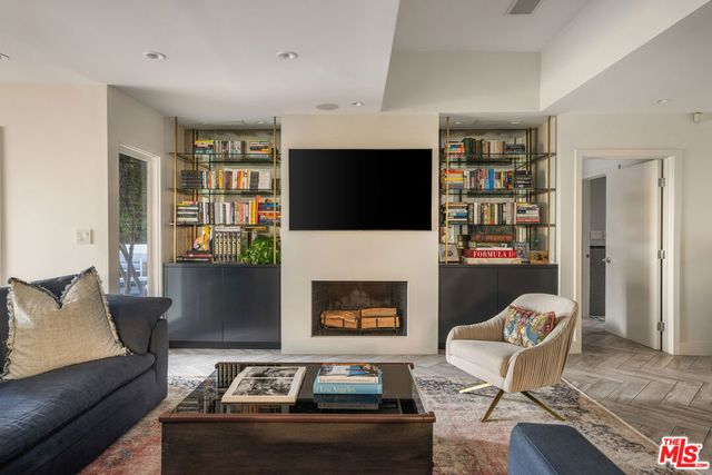 2137 Sunset Plaza Drive, Los Angeles, CA 90069