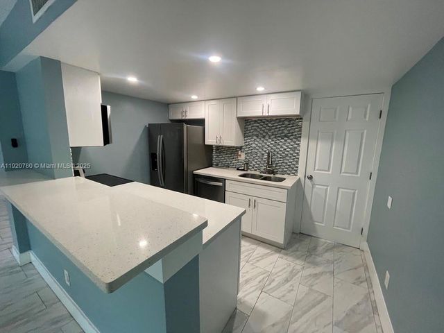 330 Sunshine Dr, Coconut Creek, FL 33066