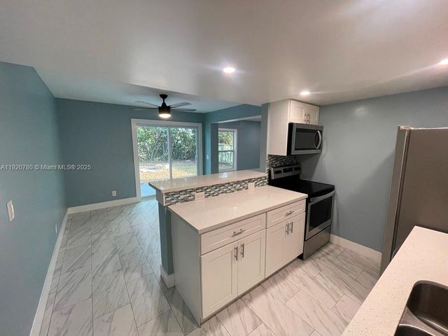 330 Sunshine Dr, Coconut Creek, FL 33066