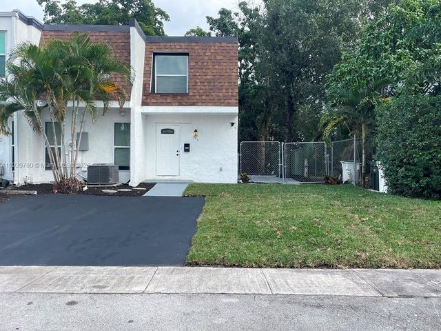 330 Sunshine Dr, Coconut Creek, FL 33066