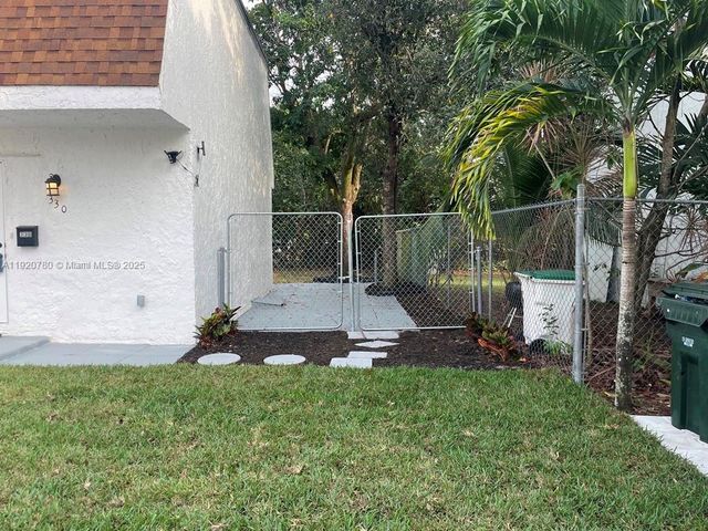330 Sunshine Dr, Coconut Creek, FL 33066
