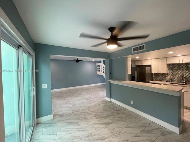 330 Sunshine Dr, Coconut Creek, FL 33066