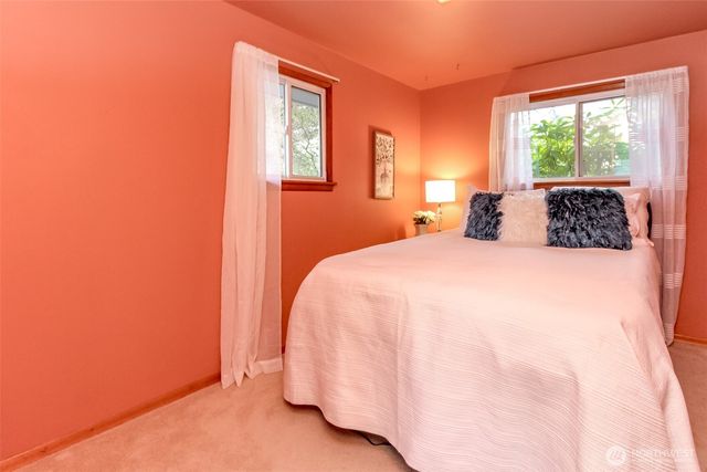 215 E 48th St, Tacoma, WA 98404