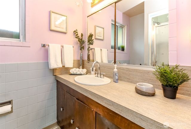 215 E 48th St, Tacoma, WA 98404