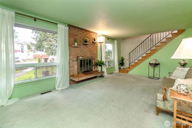 215 E 48th St, Tacoma, WA 98404