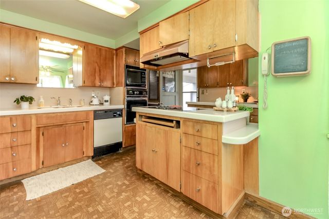 215 E 48th St, Tacoma, WA 98404