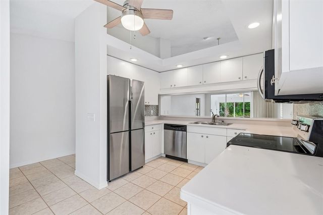 7656 PALM AIRE LANE, Sarasota, FL 34243