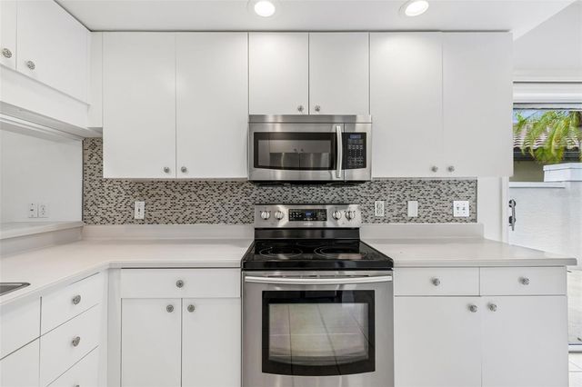 7656 PALM AIRE LANE, Sarasota, FL 34243