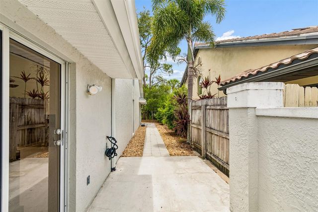 7656 PALM AIRE LANE, Sarasota, FL 34243