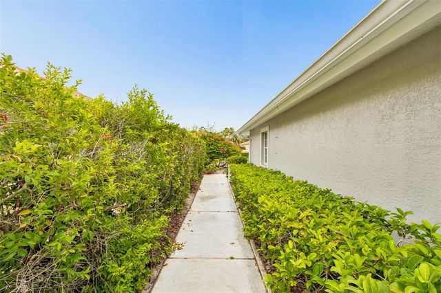 7656 PALM AIRE LANE, Sarasota, FL 34243