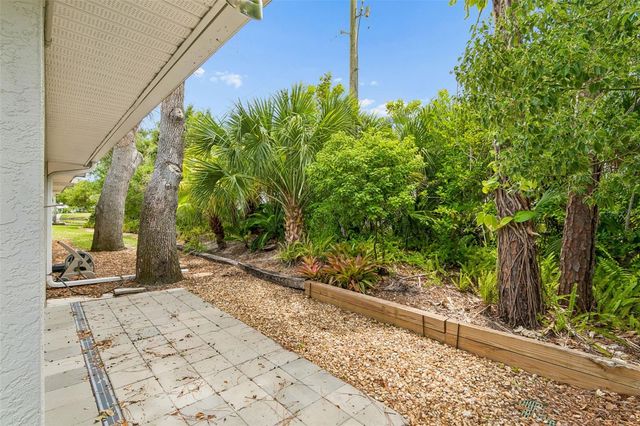 7656 PALM AIRE LANE, Sarasota, FL 34243