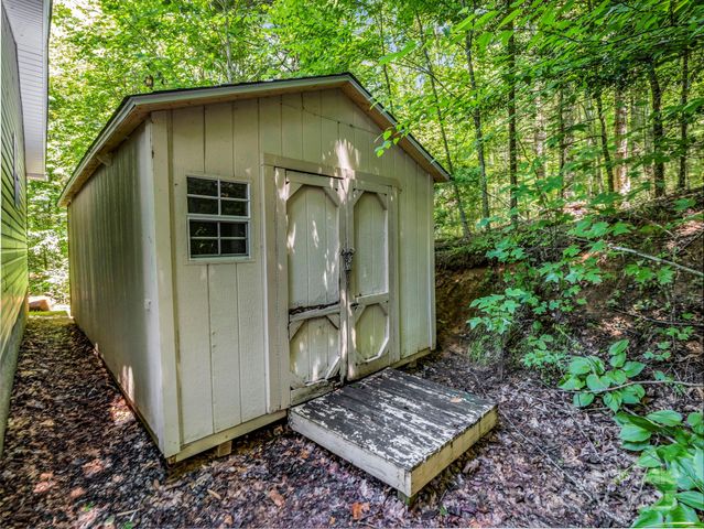 174 Danielle Drive, Penrose, NC 28766