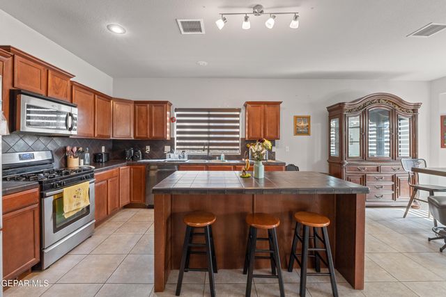 6829 STEFFERS Lane, El Paso, TX 79932