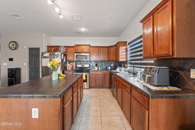 6829 STEFFERS Lane, El Paso, TX 79932