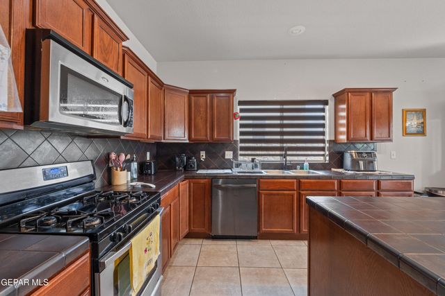 6829 STEFFERS Lane, El Paso, TX 79932