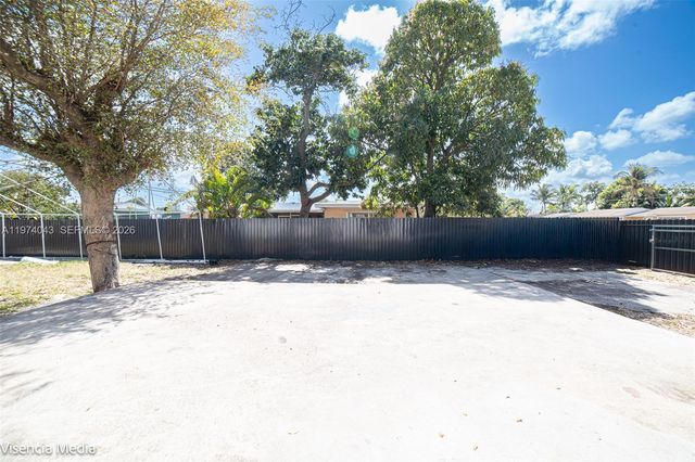 1090 NW 197th Ter, Miami Gardens, FL 33169