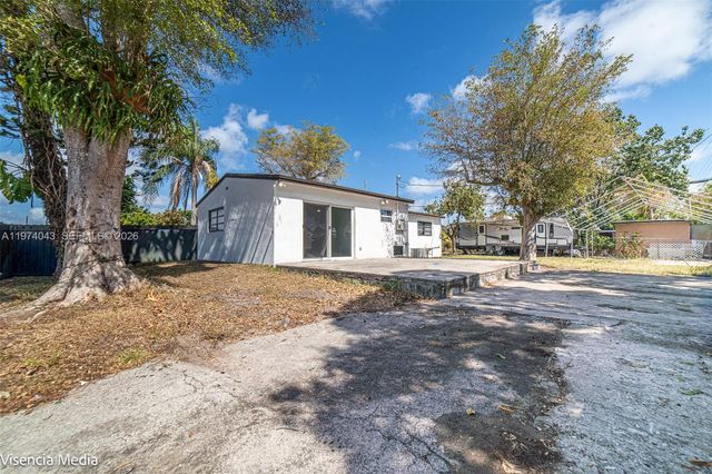 1090 NW 197th Ter, Miami Gardens, FL 33169