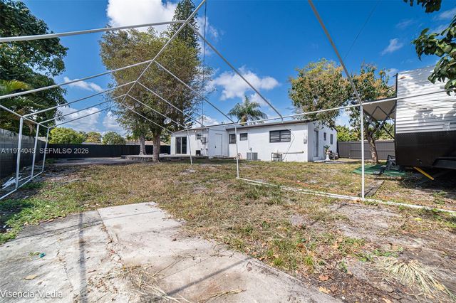 1090 NW 197th Ter, Miami Gardens, FL 33169