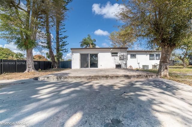 1090 NW 197th Ter, Miami Gardens, FL 33169