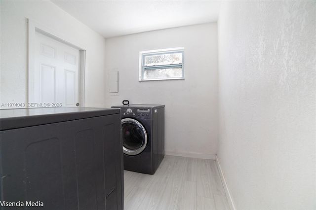 1090 NW 197th Ter, Miami Gardens, FL 33169