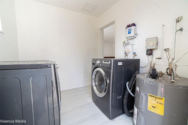 1090 NW 197th Ter, Miami Gardens, FL 33169