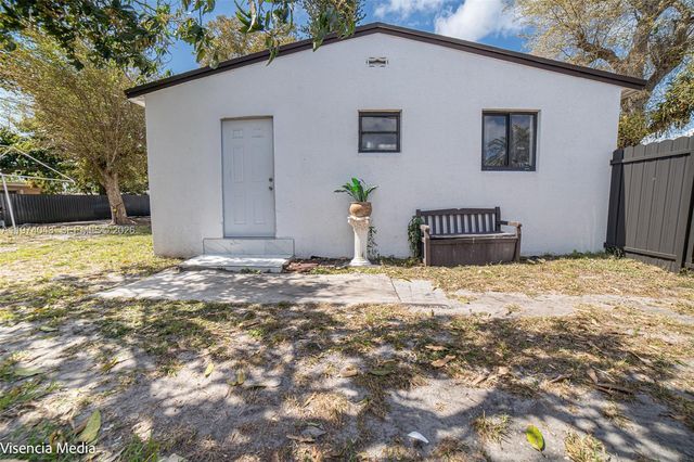 1090 NW 197th Ter, Miami Gardens, FL 33169