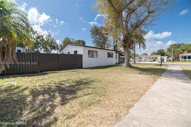 1090 NW 197th Ter, Miami Gardens, FL 33169