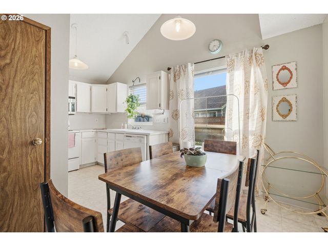 16641 Se NAEGELI Dr, Portland, OR 97236