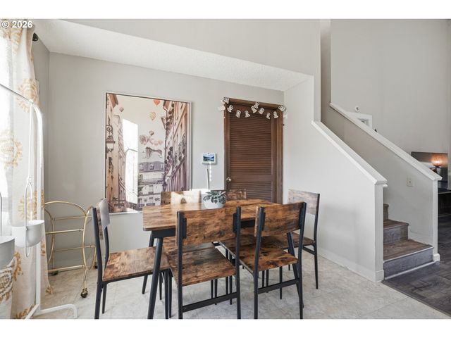 16641 Se NAEGELI Dr, Portland, OR 97236