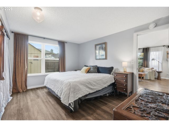 16641 Se NAEGELI Dr, Portland, OR 97236