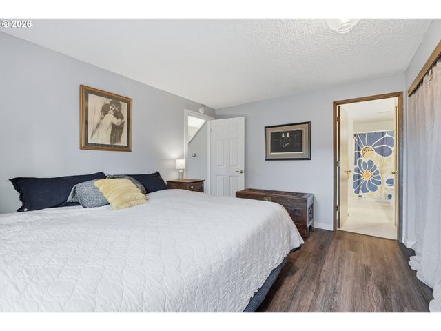 16641 Se NAEGELI Dr, Portland, OR 97236