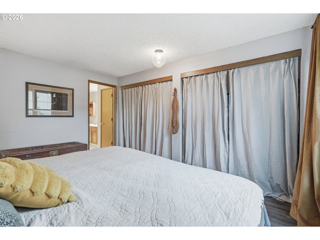 16641 Se NAEGELI Dr, Portland, OR 97236