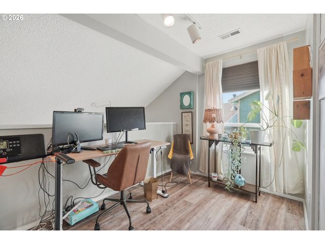 16641 Se NAEGELI Dr, Portland, OR 97236