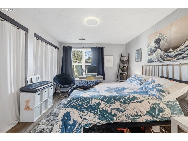 16641 Se NAEGELI Dr, Portland, OR 97236