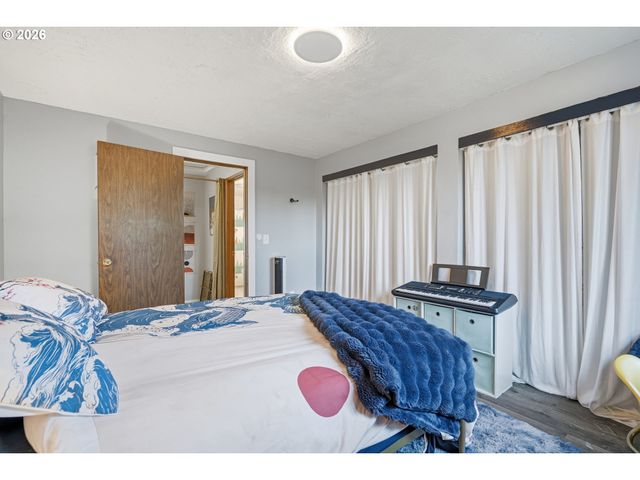 16641 Se NAEGELI Dr, Portland, OR 97236