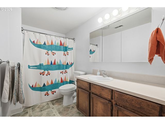 16641 Se NAEGELI Dr, Portland, OR 97236