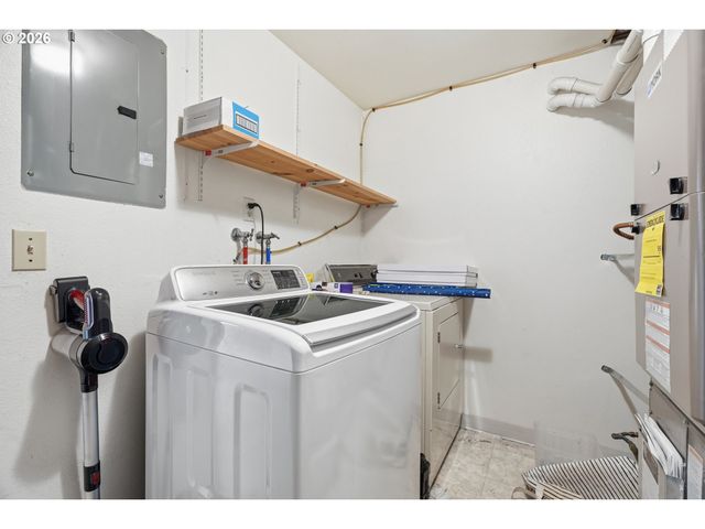 16641 Se NAEGELI Dr, Portland, OR 97236