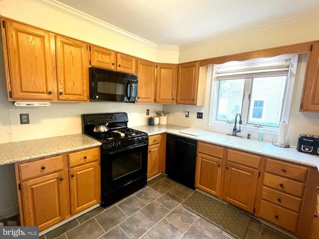 215 STEFFIE DR, Mount Wolf, PA 17347