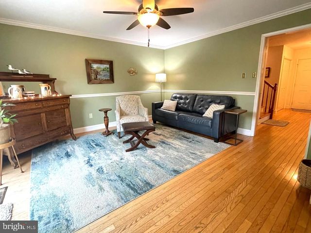 215 STEFFIE DR, Mount Wolf, PA 17347