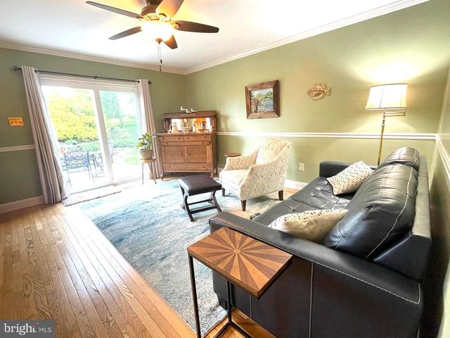 215 STEFFIE DR, Mount Wolf, PA 17347