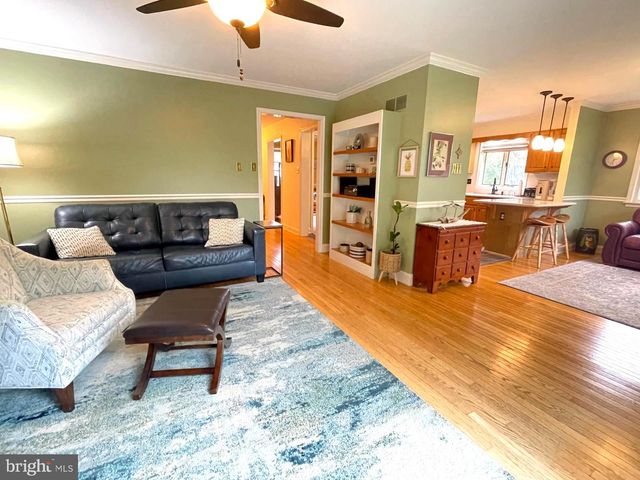 215 STEFFIE DR, Mount Wolf, PA 17347