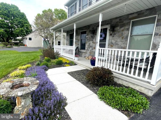 215 STEFFIE DR, Mount Wolf, PA 17347