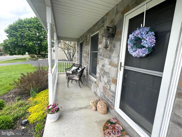 215 STEFFIE DR, Mount Wolf, PA 17347